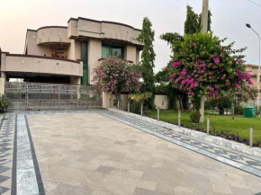 The F-11 villa, modern & luxurious